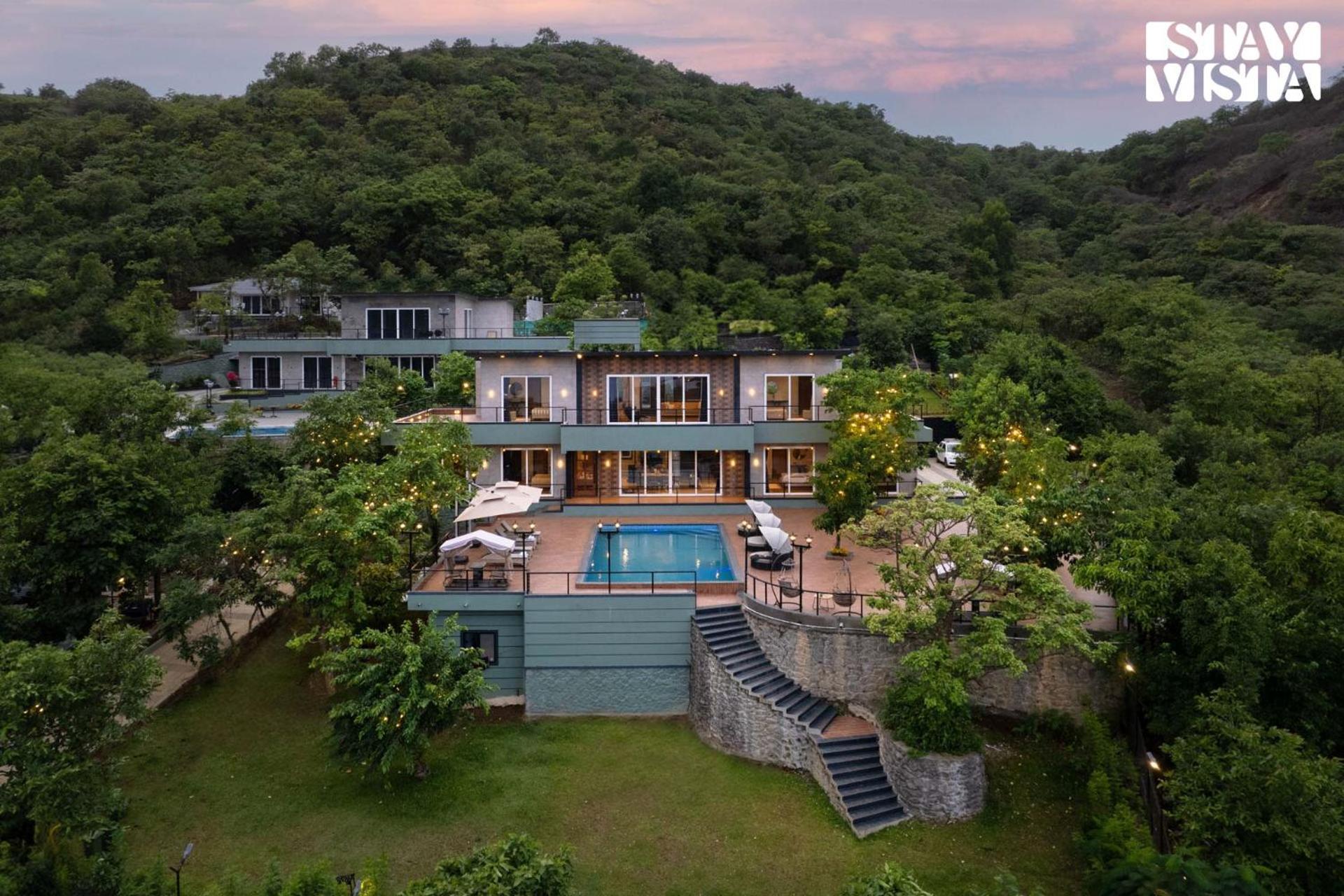 Stayvista At La Nirvana With Pool, Music Speaker & Indoor-Outdoor Game Lonavala Luaran gambar