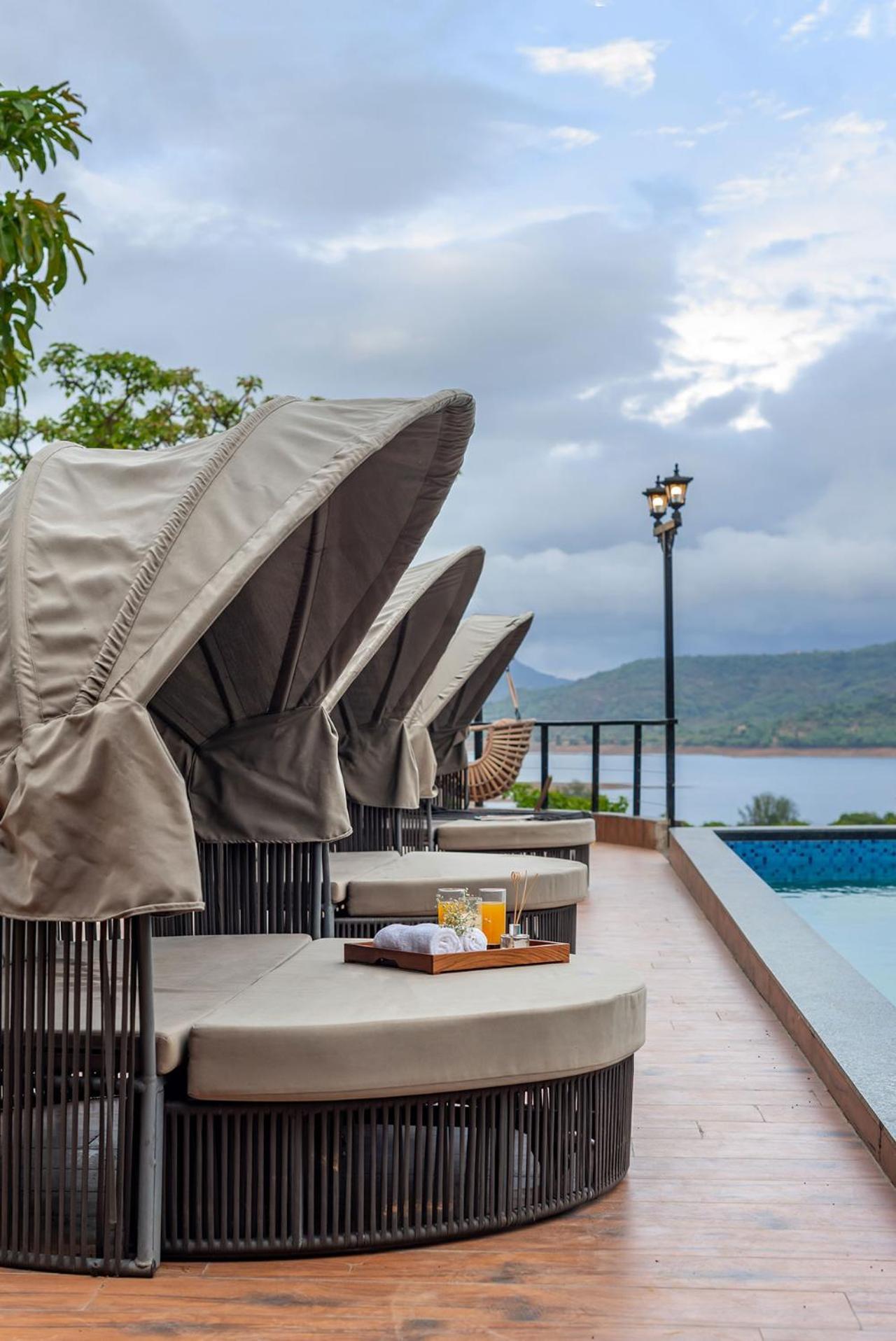 Stayvista At La Nirvana With Pool, Music Speaker & Indoor-Outdoor Game Lonavala Luaran gambar